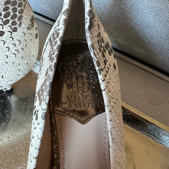 VINCE CAMUTO Naureen Women's Kitten Heel Pumps Heels Sz 8 Ivory Silver Snake - Picture 4 of 6